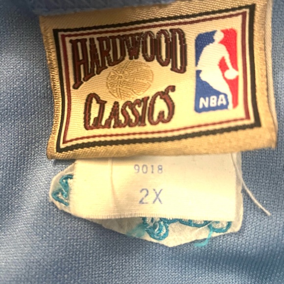 Majestic throwback Lakers Jersey - Picture 5 of 5